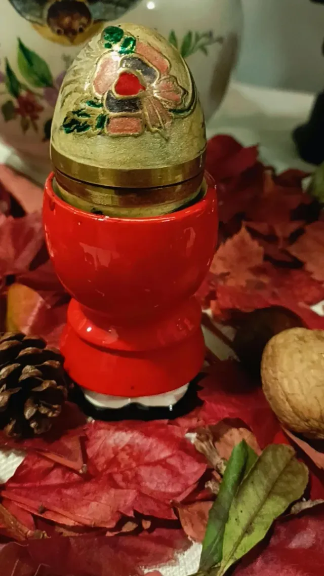 Huevera  de porcelana Caperucita Roja