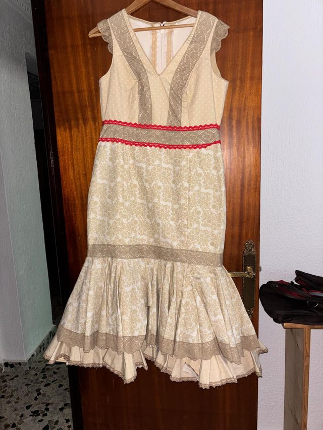 Traje de flamenca tirantes beige y rojo