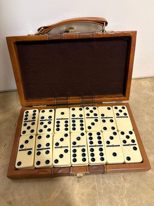 Juego de dominó de viaje con estuche