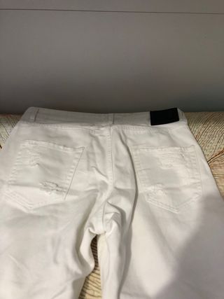 Jeans bianchi skinny strappati