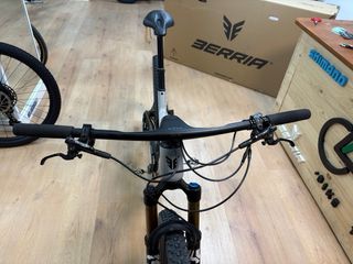 BERRIA MAKO PRO GX AXS