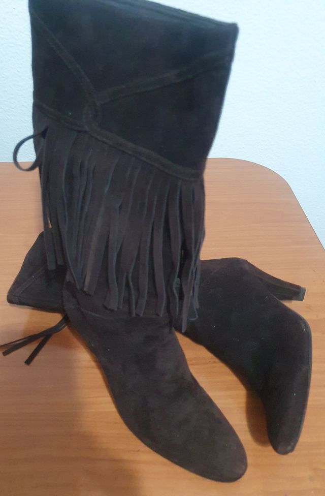 Botas Gloria Ortiz Marrones con Flecos