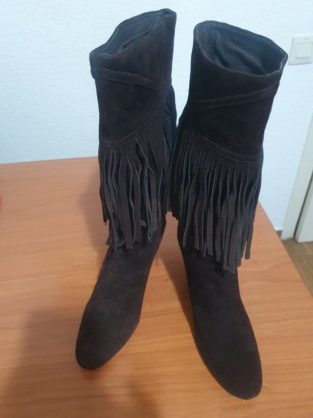 Botas Gloria Ortiz Marrones con Flecos