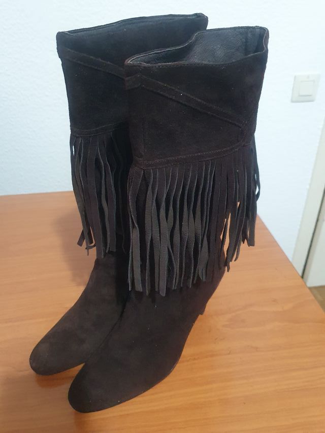 Botas Gloria Ortiz Marrones con Flecos