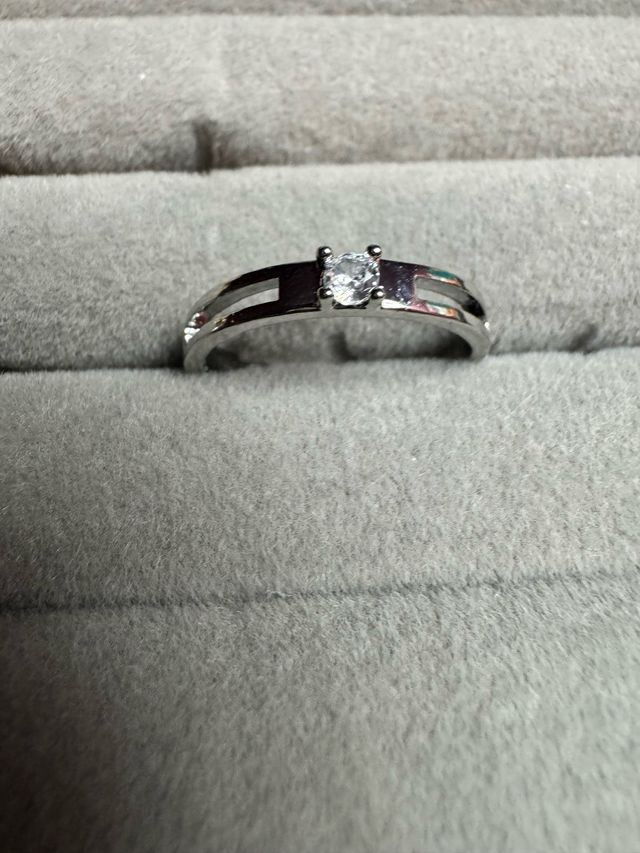 Anel Ajustável com Pedra Brilhante