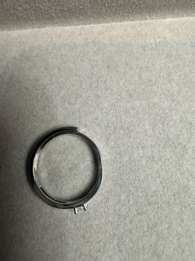 Anel Ajustável com Pedra Brilhante