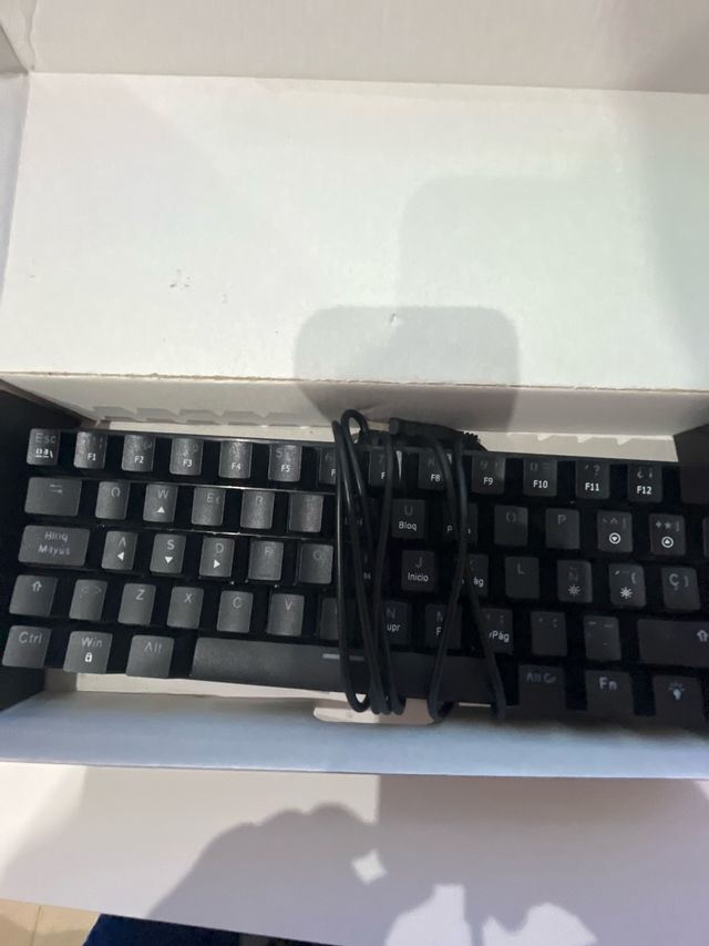 Teclado ML 60 con luces gaming