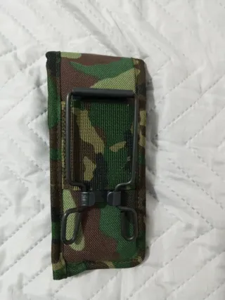 Cubiertos con funda camuflaje