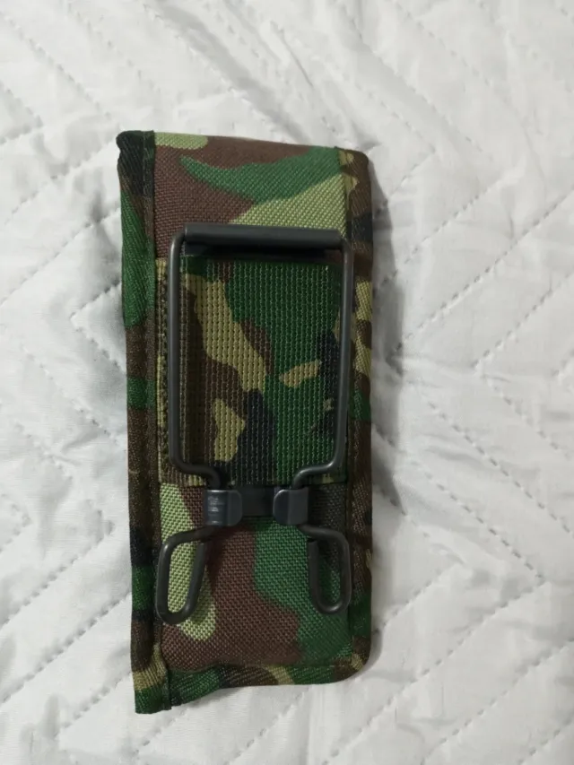 Cubiertos con funda camuflaje