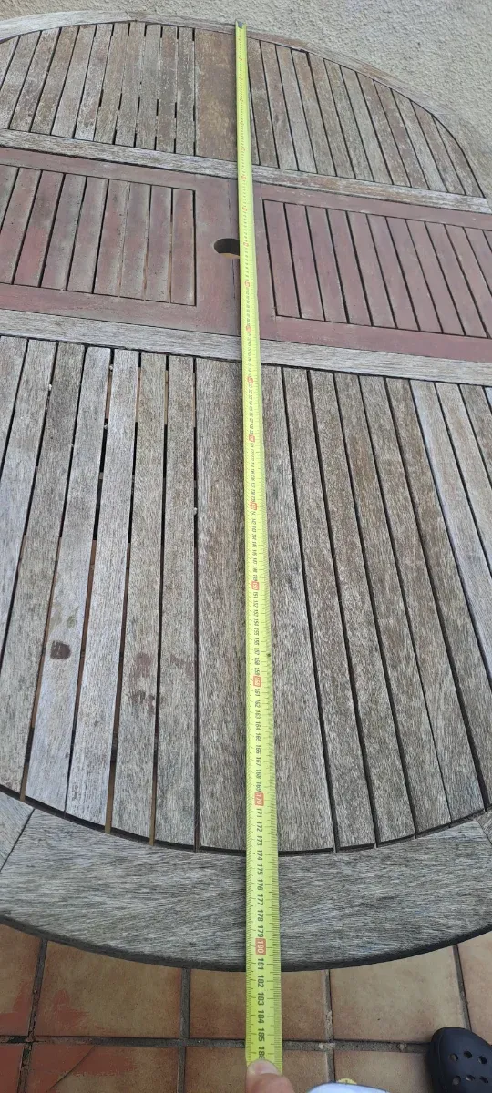 Mesa de teca extensible falta capa de aceite