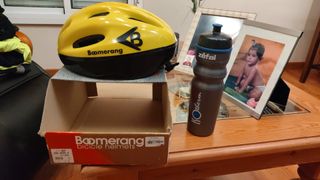 Pack Casco Bici, Bote Líquido y Spray Pinchazos