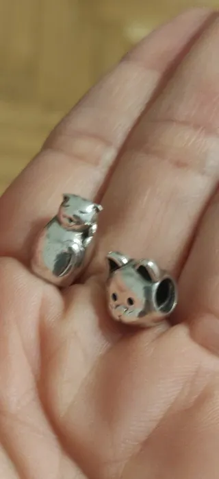 Lote 2 charms de gato Pandora y Chamilia