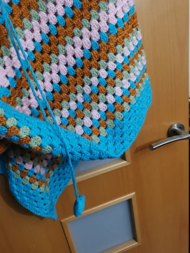 Poncho tejido a mano multicolor