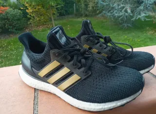 Zapatillas Adidas Negras y Doradas