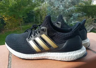 Zapatillas Adidas Negras y Doradas