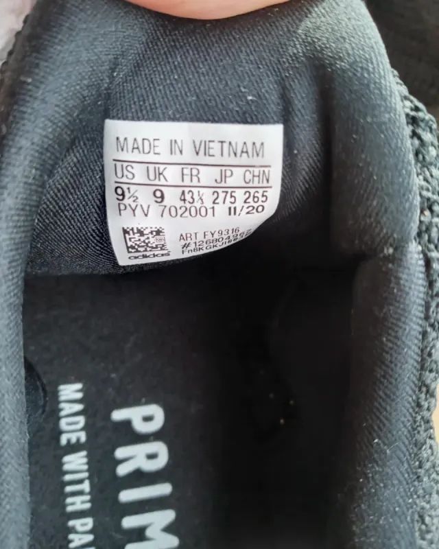 Zapatillas Adidas Negras y Doradas