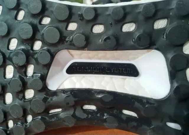 Zapatillas Adidas Negras y Doradas