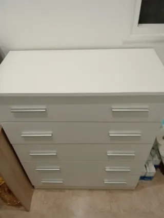 Cómoda blanca 5 cajones madera precio negociable