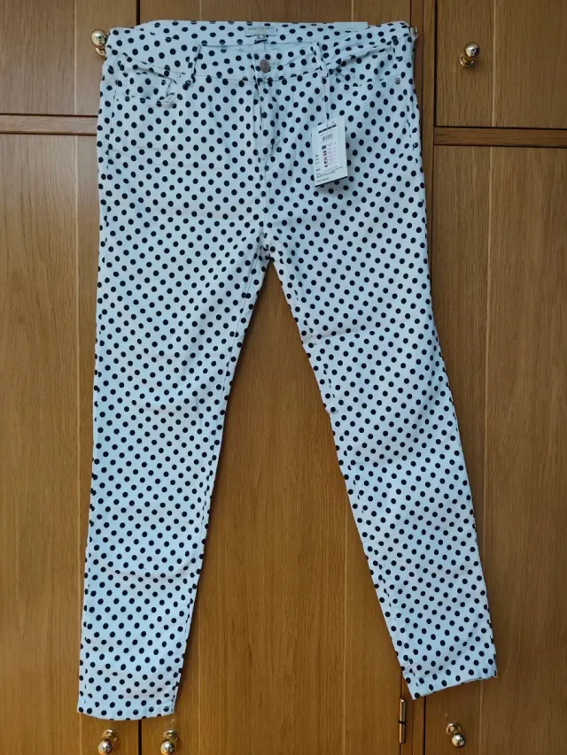 Pantalón Cortefiel topos blanco y negro