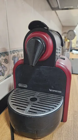 Cafetera Nespresso DeLonghi Roja
