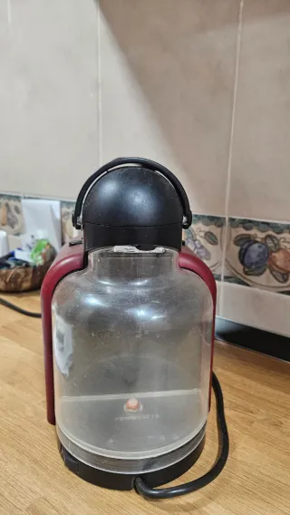 Cafetera Nespresso DeLonghi Roja