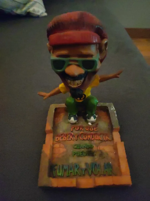 Figura Cenicero Cabeza Móvil