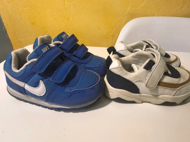 Zapatillas Nike Talla 22 y Saxo Talla 20