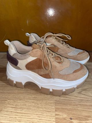 Tenis plataforma marrones