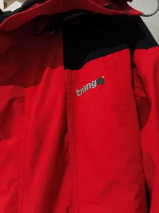 Chaqueta Trangoworld Gore-Tex Roja y Negra