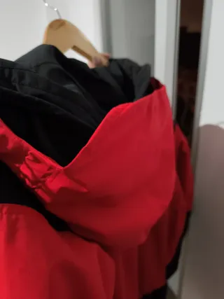 Chaqueta Trangoworld Gore-Tex Roja y Negra