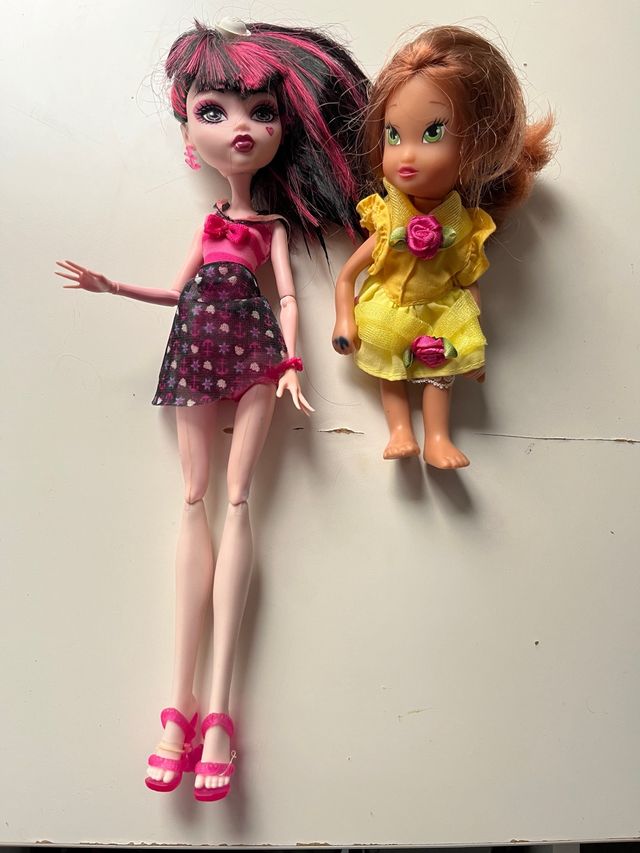 Muñecas Monster High y pequeña