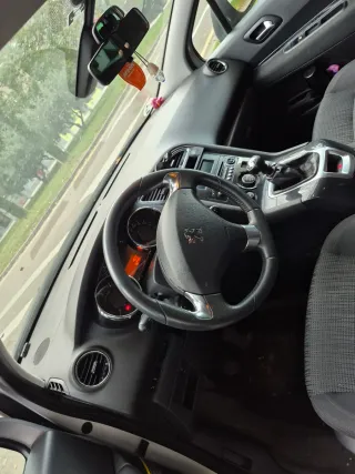 Peugeot 5008 2013