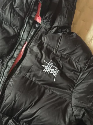 Abrigo Stüssy Negro y Rosa Talla L