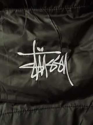 Abrigo Stüssy Negro y Rosa Talla L