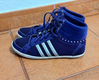 Zapatillas Adidas moradas y Plateadas