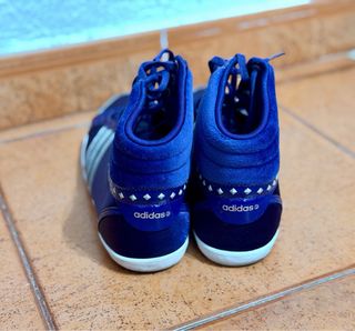 Zapatillas Adidas moradas y Plateadas