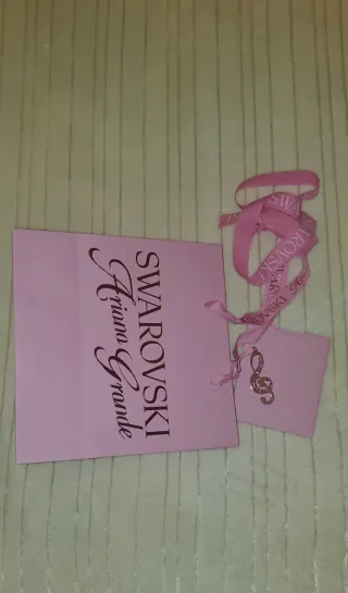 Busta Grande Swarovski Ariana Grande Nota Musical