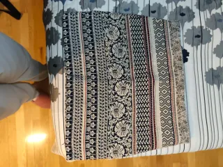 Falda estampada beige y negra