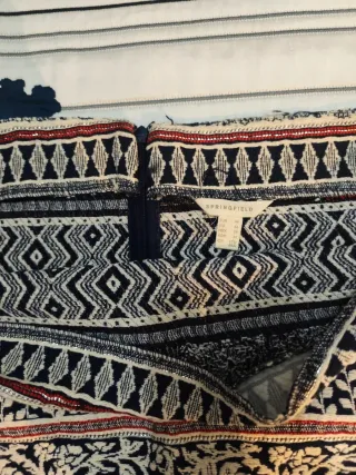 Falda estampada beige y negra