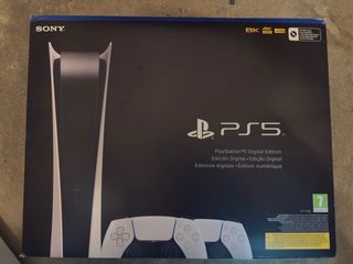 PS5 Digital Edition + 2 Mandos