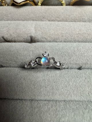 Anel Coroa com Pedra Lua e Zircônias