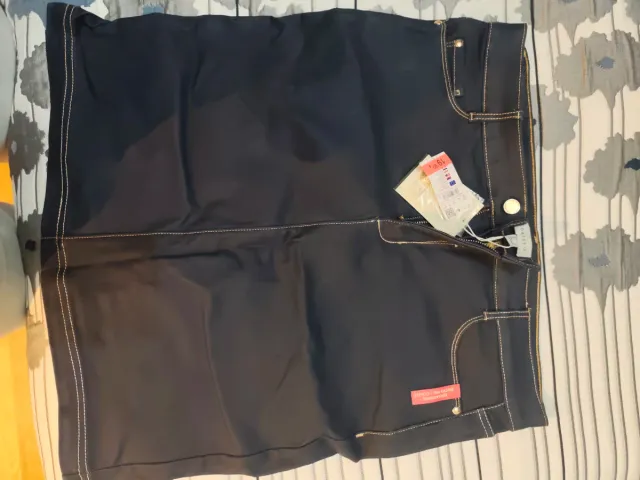 Falda de cuero negra