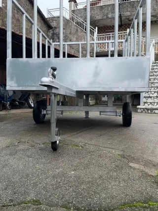 Remolque Comedero Metálico