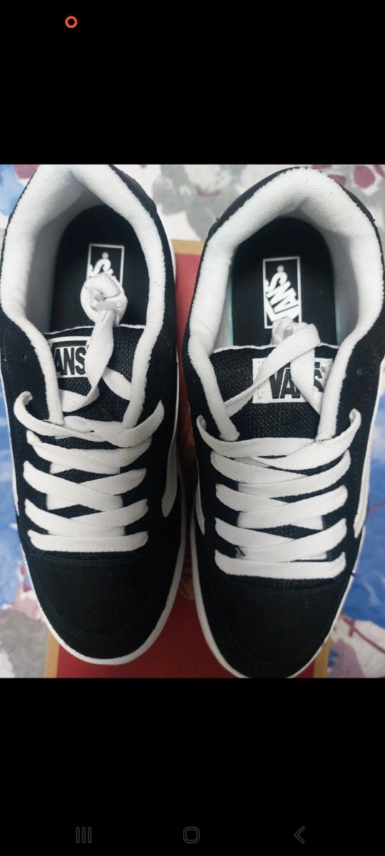Zapatillas Vans Nuevas Negras y Blancas Talla 38.5