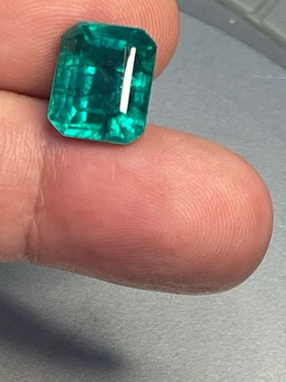 Esmeralda Colombiana 7.35ct Certificada