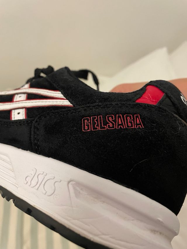 Zapatillas Asics Gel-Saga Negras y Rojas 41,5