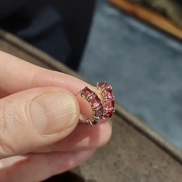 Aros de plata con piedras rosas