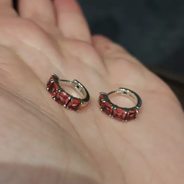 Aros de plata con piedras rosas