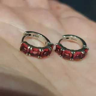 Aros de plata con piedras rosas