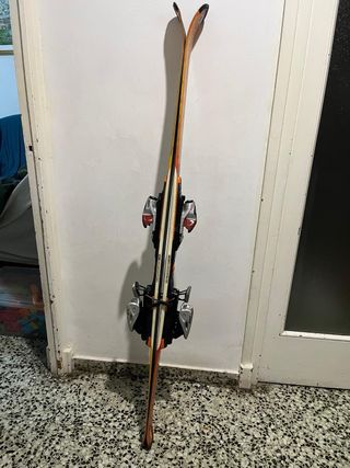 Esquís Dynastar con fijaciones